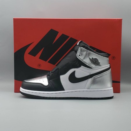 Wmns Air Jordan 1 Retro High OG 'Silver Toe'