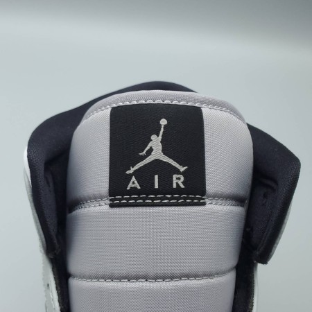 Air Jordan 1 Mid 'Smoke Grey' Air Jordan 1 Mid 'Smoke Grey'