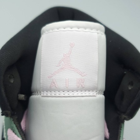Wmns Air Jordan 1 Mid SE 'Dutch Green' Wmns Air Jordan 1 Mid SE 'Dutch Green'