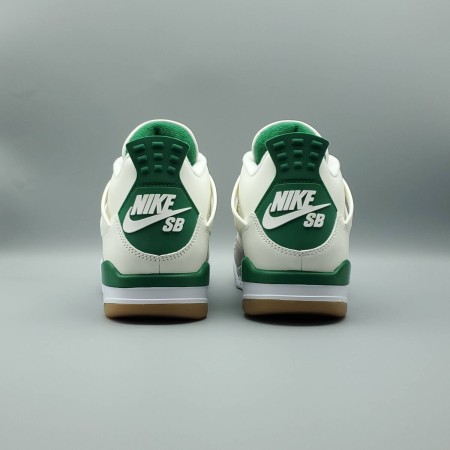 Nike SB x Air Jordan 4 Retro 'Pine Green' Nike SB x Air Jordan 4 Retro 'Pine Green'
