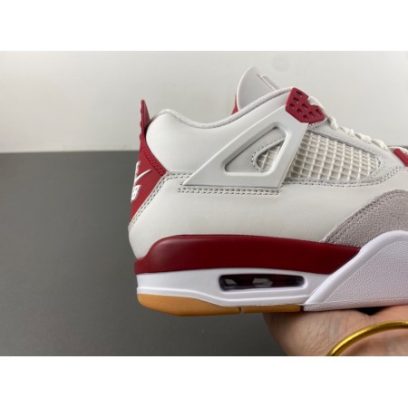Nike SB x Air Jordan 4 Retro SP 'Varsity Red' Friends & Family Nike SB x Air Jordan 4 Retro SP 'Varsity Red' Friends & Family